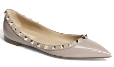 $770 ~VALENTINO ROCKSTUD Poudre charol punta puntiaguda ballet plano, usado en excelente estado, 38 UE Foto 1 de 4