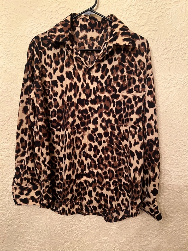 Blusa Verano Estudio Estampado Leopardo Manga Larga Mujer Talla L. Carrera Diversión Dinero Foto 1 de 4