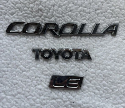 Toyota Corolla LE 2004 insignias emblema coche  Foto 1 de 3