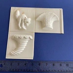 Vintage WILTON Plastic Candy Craft Molds- Halloween Fall Scaredy Cat DIY - Picture 1 of 5