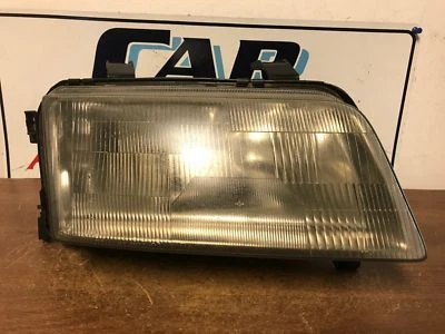 Faro derecho/pasajero Audi A4 1998 OEM #15 *defecto ver fotos Foto 1 de 4