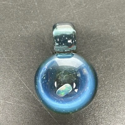 Colgante de ópalo recubierto de vidrio artístico hecho a mano verde azul mezcla fondo borosilicato Foto 1 de 4