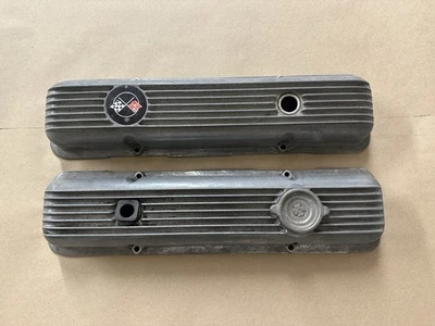 Cubiertas de válvula con aletas de aluminio Corvette L82 Camaro LT1 350 GM # 474207 474208 Foto 1 de 4