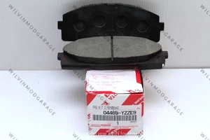 Genuine OEM Front Disc Brake Pad Kit 04465-YZZE9 Fits 2003-2012 Toyota Hiace Van - Picture 1 of 4