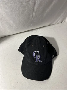 Sombrero negro con correa ajustable marca Carhartt X 47 Colorado Rockies MLB - Imagen 1 de 5