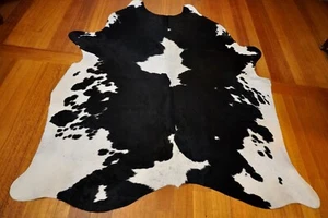 Classic Friesian - Traditional Country Style - A Beautiful Premium Cowhide Rug - Picture 1 of 8
