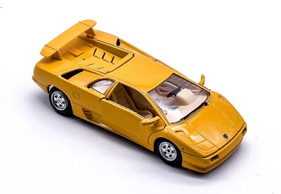 Vintage Bburago Modellino Lamborghini diablo 1990 1/24 Giallo Made IN Italy - Immagine 1 di 4