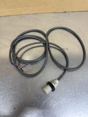 Interruptor de proximidad Omron E2F-X5E1 genuino nuevo caja abierta  Foto 1 de 4