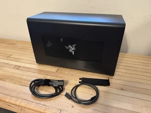 Razer Core X Chroma Aluminium Externes GPU Gehäuse (eGPU) - Bild 1 von 3