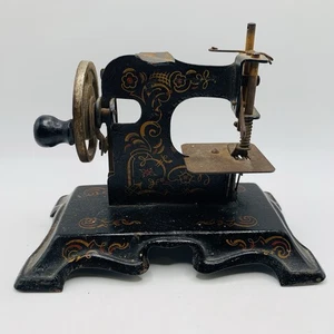 Vintage German toy sewing machine Germany 1900s - Picture 1 of 8