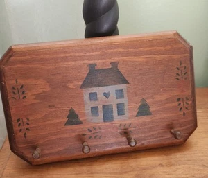 1980s 'home theme' Wooden Wall Shelf 4 wooden pegs key holder or Coat Hook - Picture 1 of 6