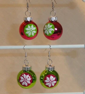 Glänzende Glaskugel Weihnachtsschmuck Ohrringe rosa oder grün, Schneeflocke Weihnachtsstern - Bild 1 von 7