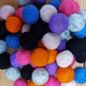 Confezione 50 palline in feltro di lana multicolore, 2 cm, fatte a mano 100% pom pom, fai da te - Foto 1 di 8