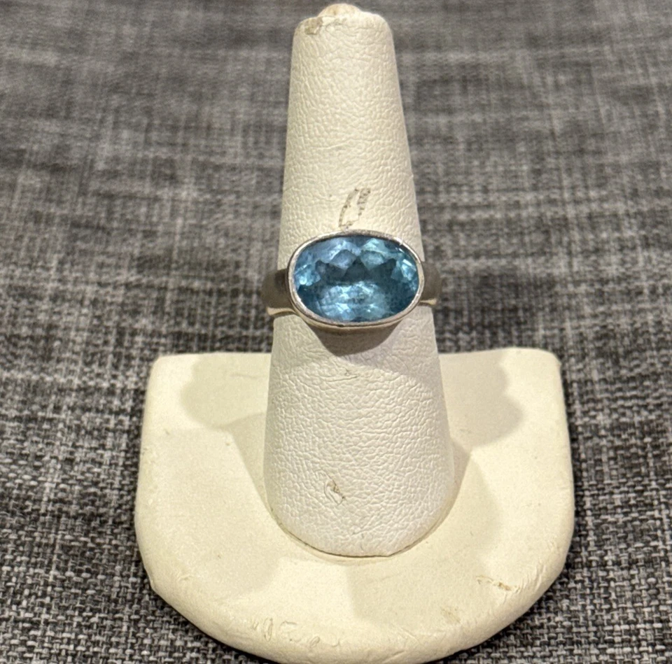 Plata de Ley ~ Anillo Moderno Hecho a Mano Ovalado Genuino Topacio Azul ~ Juego de Bisel ~ Talla 7 ~ 6.9 g Foto 1 de 4