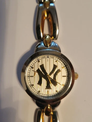 NY Yankees watch - Ladies Cover