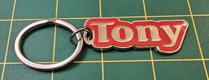Portachiavi con nome rosso e argento TONY, portachiavi in metallo personalizzato, B3B7 - Foto 1 di 2