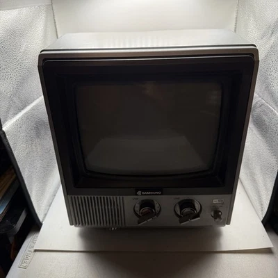 Vintage Samsung Portable CRT TV 1985 Model C8102MA Retro Gaming Working - Image 1 of 4