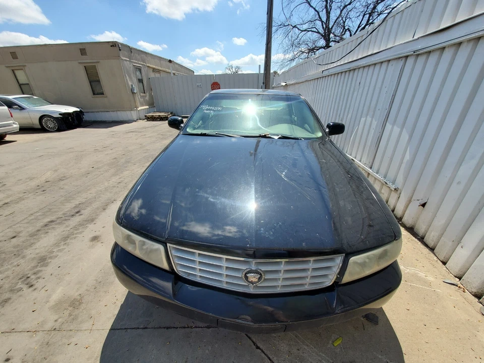 Cadillac Sevilla 1999 2000 2001 2002 2003 2004 capó negro Foto 1 de 1