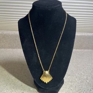 G1047~ Collana tono oro con ciondolo capesante conchiglia 18" - Foto 1 di 5
