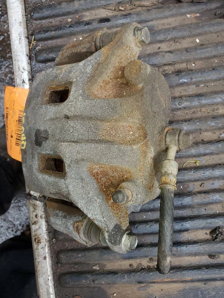 Pinza izquierda 15 INFINITI Q40 bases Foto 1 de 1