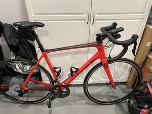 Scott Addict - Carbon Fiber, Shimano Ultegra/105 - Picture 1 of 9