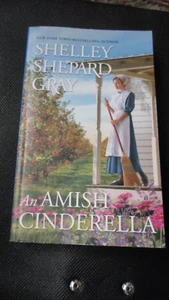 An Amish Cinderella - Love Inspired - 2023 - 310 Seiten - USA - Bild 1 von 2