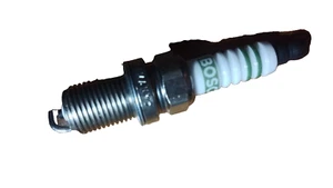 4x Bujía Nissan Nueva BOSCH R6.584 SPARK PLUG 22401-1F700 - Imagen 1 de 3