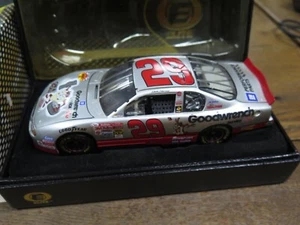 Action Elite 1:24 Kevin Harvick #29 GM Goodwrench Looney Tunes 2001 Monte Carlo - Bild 1 von 8