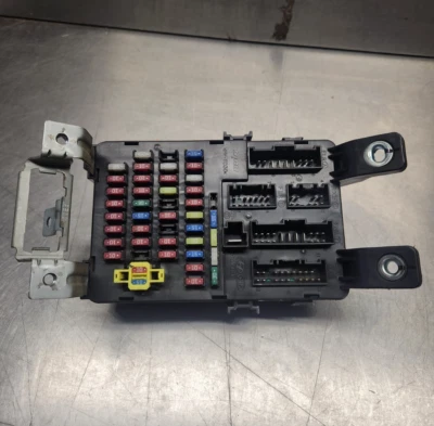 2006-2011 Hyundai Accent Instrument Panel Junction Block Fuse Box OE 91950-1G040 - Image 1 of 4