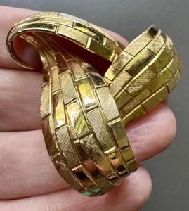 Broche prendedor vintage Henkel y Grosse para Dior Alemania 1962 ~ cinta texturizada - Imagen 1 de 7