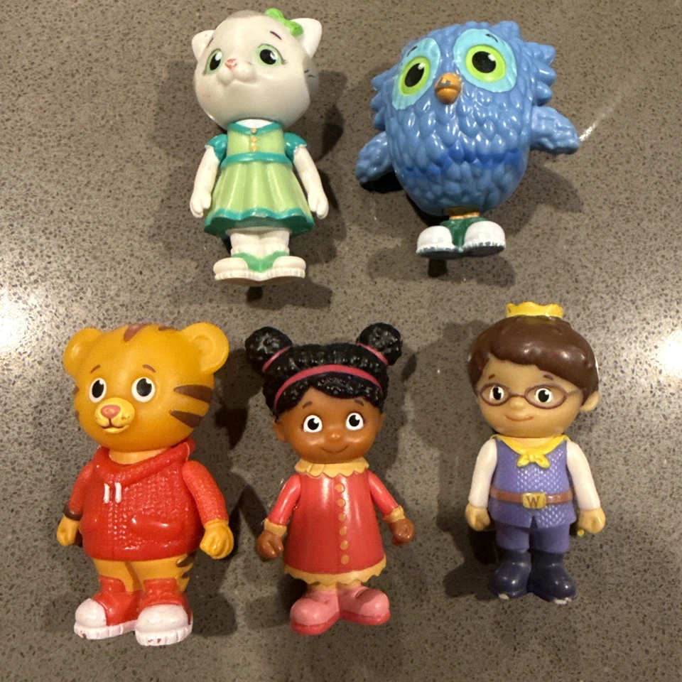 Juego de figuras Daniel Tiger's Neighborhood Friends Elaina/Daniel/Príncipe/Búho Niño de 5 Foto 1 de 4