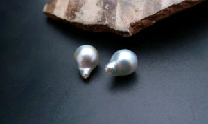 NEW AA+ HIGH GRADE JAPANESE AKOYA BAROQUE DROP SILVER BLUE IRIDESCENT PEARL PAIR - Picture 1 of 10
