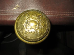 MW.A854: ANTIQUE GOLD ENGRAVED DOOR KNOB TOP ON ASH WOOD WALKING STICK CANE - Picture 1 of 7