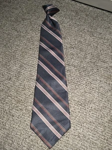 Ketch Herren Krawatte Krawatte CLIP ON Polyester blau rot weiß Streifen gewebt - Bild 1 von 6
