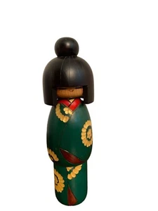 Vintage japanischer Kimono Sosaku Kokeshi Puppe signiert 9,5 Zoll grün schwarze Haare - Bild 1 von 12