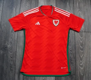 WALES 2022 2023 NATIONAL TEAM FOOTBALL SHIRT SOCCER JERSEY SIZE MENS SMALL RED - Picture 1 of 10