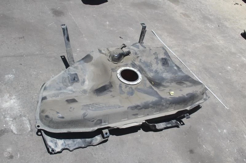 2003 TOYOTA CELICA GAS FUEL TANK Foto 1 de 4