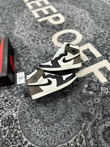 Talla 10 - Jordan 1 Retro OG High Dark Mocha - Imagen 1 de 6