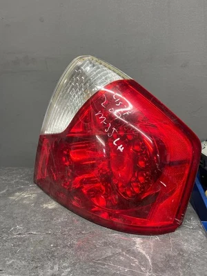 2006 2007 年 INFINITI M35 尾灯总成左原始设备制造商 — 第 1/2 张图片