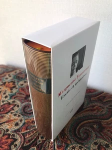 LA PLÉIADE MARGUERITE YOURCENAR ESSAIS ET MÉMOIRES 1991 - Imagen 1 de 7