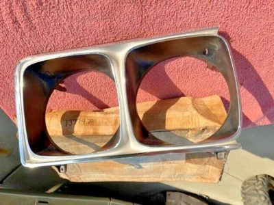 1967 年别克 Skylark Sportwagon NOS 右侧车头灯边框 #1377970 — 第 1/4 张图片