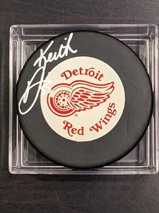 Keith Primeau Autogramm Detroit Red Wings Puck signed - Bild 1 von 1
