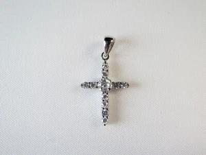 925 Sterling Silver Cubic Zirconia Christian Cross .98 Grams - Picture 1 of 8