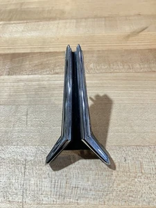 Nuevo de Lote Antiguo Mopar 1969 Plymouth Valiant 200, emblema de rejilla de sello ¡¡Bonito!!! - Imagen 1 de 7