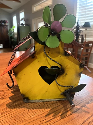 Pajarera rústica de metal Foto 1 de 4