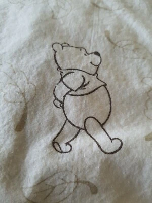 Sábana bajera ajustable Disney Baby A Bear Named Pooh 100 % algodón 28" x 52" Foto 1 de 4