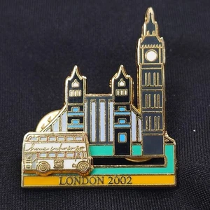 LONDON 2002 Pin moving bus,bridge and tower gold tone iconic - Picture 1 of 4