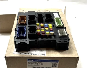Genuine OEM Ford Escape Junction Block Fuse Box Assembly JV6Z14A068F - Picture 1 of 3