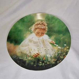 Plato Coleccionista "Primavera Inocencia" Zolan De Colección 1983 8.5"W Niña Flores Decorativas - Imagen 1 de 5