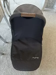 Nuna Triv Carry Cot - Caviar / Grey Carrycot , ADAPTERS INCLUDED ## - Picture 1 of 8